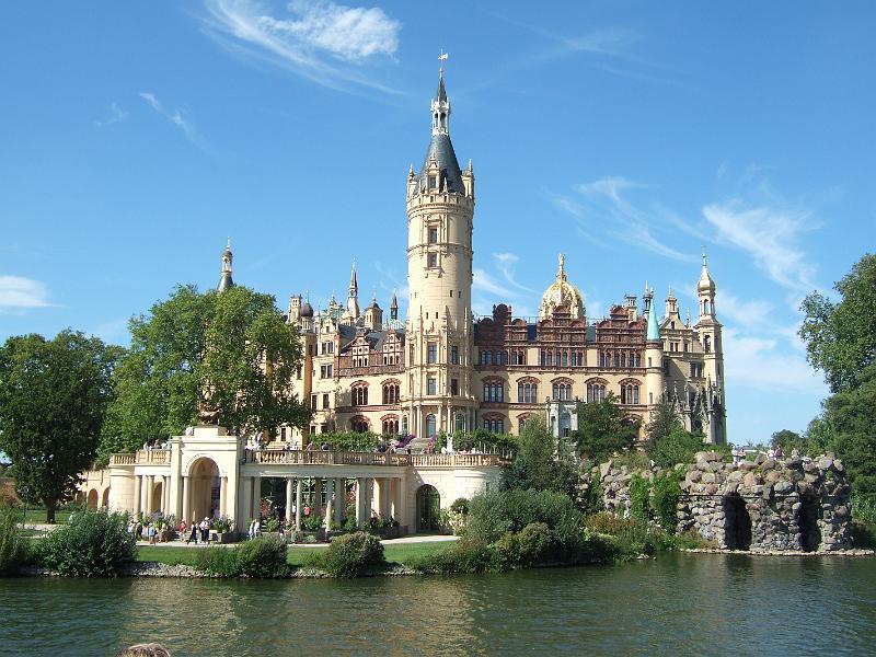 2009-08- (287).JPG - Und nach 2 1/2 Stunden wieder zurück am Schloss